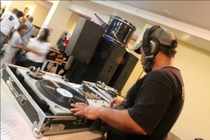 dj-marcelinho-visto-do-palco